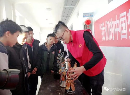 石拐區(qū)文聯(lián)組織文藝志愿者開展“我們的中國夢——文化進(jìn)萬家、進(jìn)校園”文化藝術(shù)交流活動(dòng)